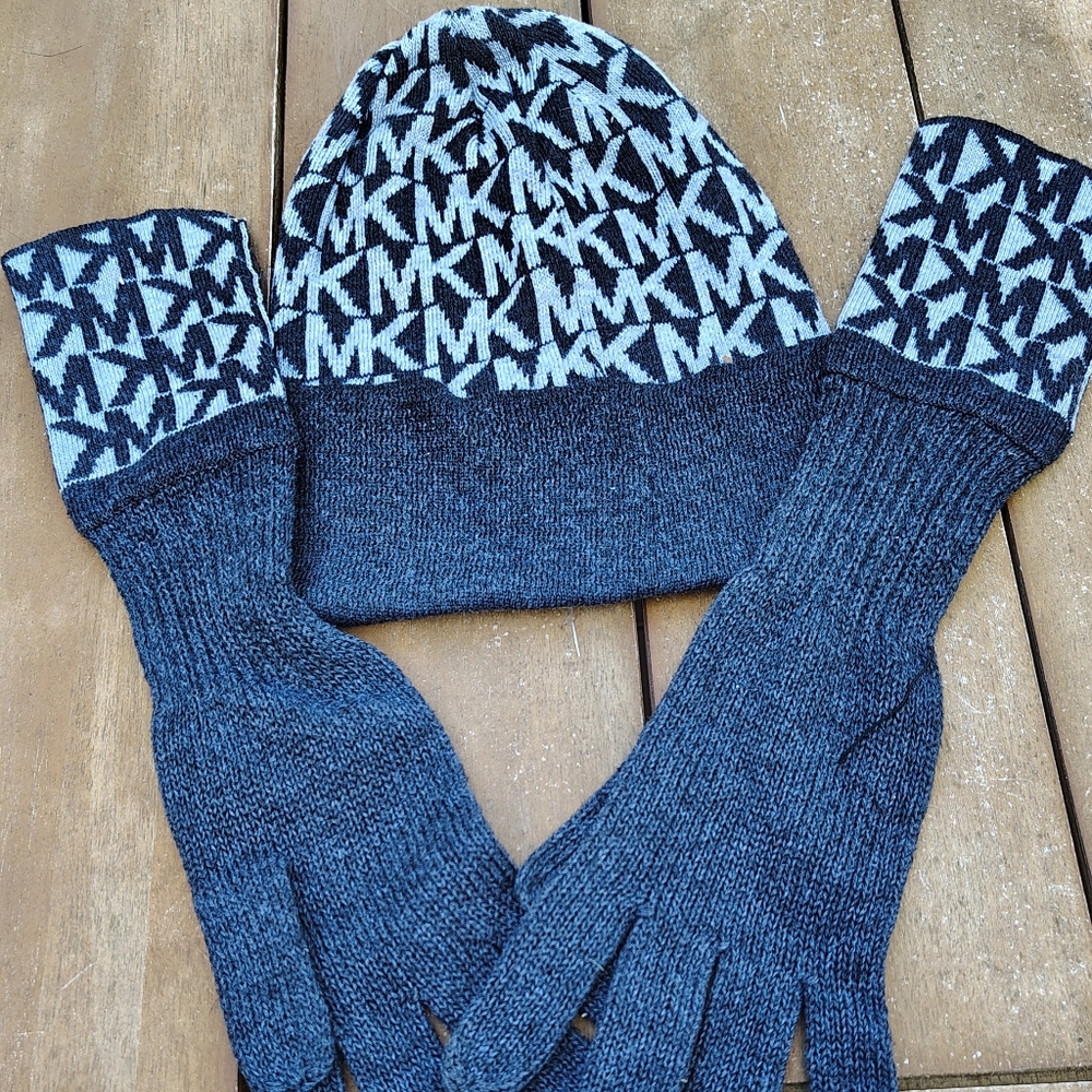 MICHAEL KORS  LOGO BREY/BLACKSLOUCH CAP & LONG GLOVES